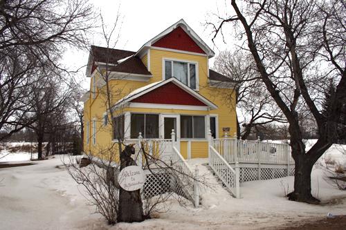 View of main elevation, from the west, of the Fjeldsted House, Arborg, 2005; Historic Resources Branch, Manitoba Culture, Heritage, Tourism and Sport, 2005