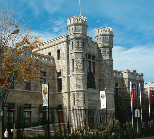 General view of the Royal Canadian Mint, showing the Beaux-Arts layout of the building, with its symmetrical front elevation, 2005.; Royal Canadian Mint | Monnaie royale canadienne
