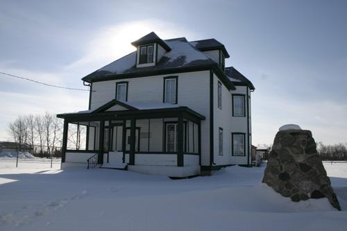 View of the main elevations, from the northwest, of the Dr. Hunter House, Teulon, 2005; Historic Resources Branch, Manitoba Culture, Heritage, Tourism and Sport, 2005