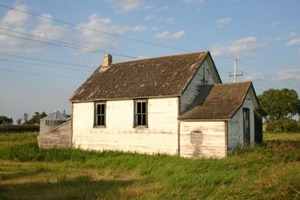 Southwest profile of the Belfry School, Melita area, 2005.; Historic Resource Branch, Manitoba Culture, Heritage & Tourism 2005