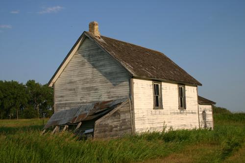 Northwest profile of the Belfry School, Melita area, 2005.; Historic Resources Branch, Manitoba Culture, Heritage & Tourism 2005