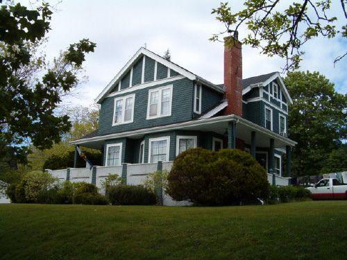 Side and front elevations, Etherington-Robertson House, Shelburne, 2004.; Heritage Division, NS Dept. of Tourism, Culture and Heritage, 2004