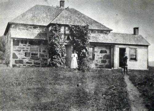 Front elevation with woman and child out front ca. 1900, MacRae-Bitterman House, Middle River, Cape Breton, NS.; Courtesy of the Beaton Institute, Cape Breton University.