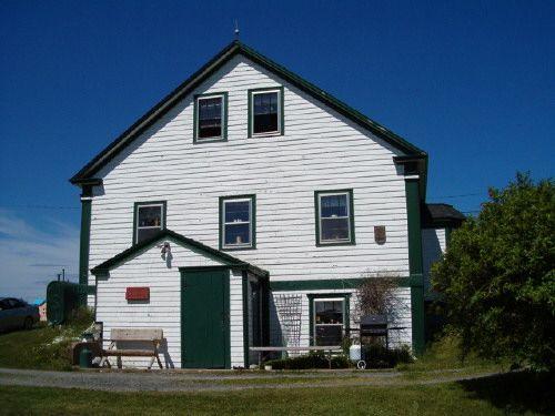 Side elevation, John Henry Ernst House, Blockhouse, 2004.; Heritage Division, Nova Scotia Department of Tourism, Culture and Heritage, 2004