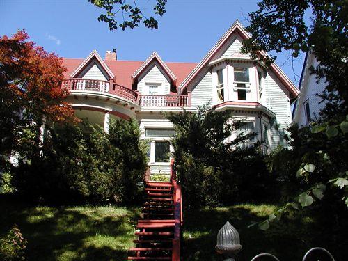 Front elevation with trees blocking view, James Austin House, Dartmouth, Nova Scotia, 2005.; Heritage Division, NS Dept. of Tourism, Culture and Heritage, 2005.