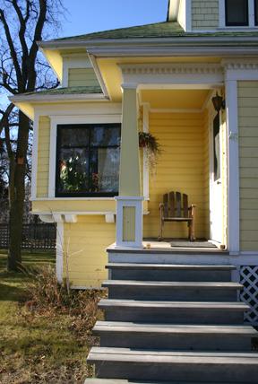View of the front entrance porch of the Jonasson House, Gimli, 2005; Historic Resources Branch, Manitoba Culture, Heritage, Tourism and Sport, 2005
