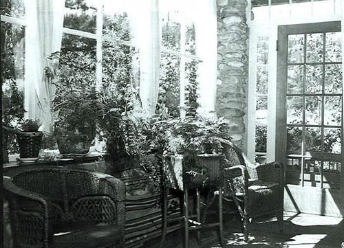 Interior view of the Jackman Residence, showing the interior sunroom, 1988.; Jasper National Park of Canada / Parc national du Canada Jasper, 1988.