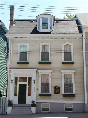 Lithgow House, side hall plan, central Scottish dormer, Halifax House style, Halifax, Nova Scotia, 2005.; Heritage Division NS Dept. of Tourism, Culture and Heritage, 2005.