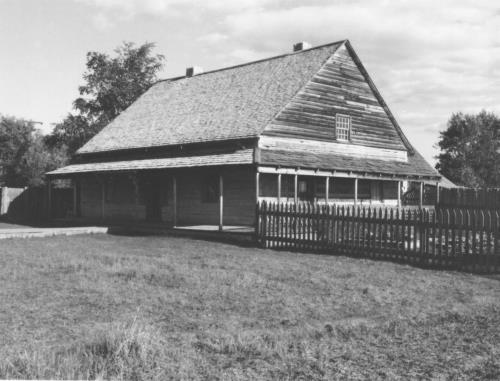 Officers Dwelling; (Canada Parks Service, 1989.)