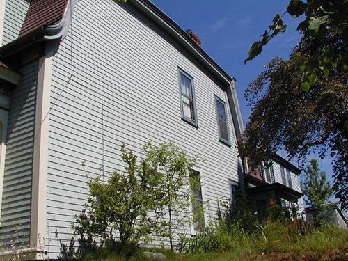 Side elevation, Joseph Howe Austen House, Dartmouth, Nova Scotia, 2005.; HRM Planning and Development Services, Heritage Property Program, 2005.