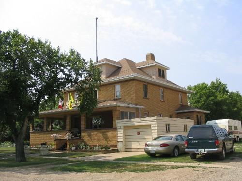 Front elevation, 2004.; Government of Saskatchewan, Lisa Dale-Burnett, 2004.