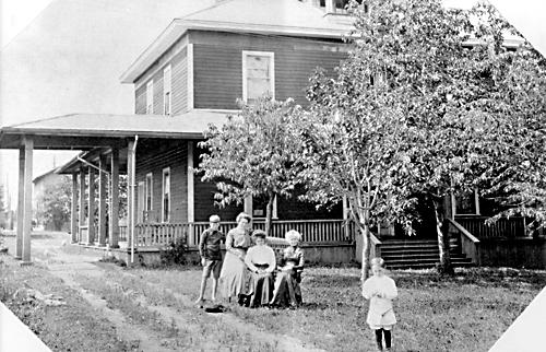 Exterior view of the Wintemute House, ca. 1908; Burnaby Historical Society Archives, BHS 992.52