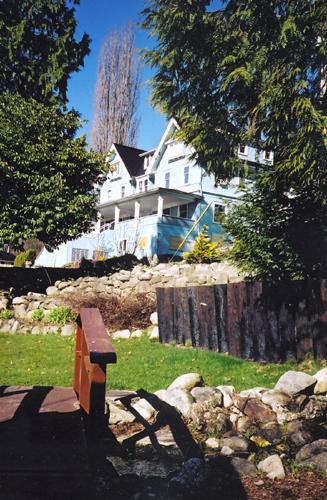Exterior view of Glen Lyon; City of Burnaby, 2004