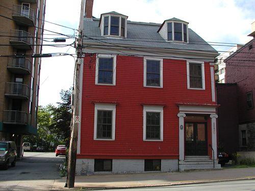 Story-Wilson House, front elevation,  Halifax, Nova Scotia, 2005. Note the dominating modern apartmet complexes on either side of the house.; Heritage Division, NS Dept. of Tourism, Culture and Heritage, 2005.