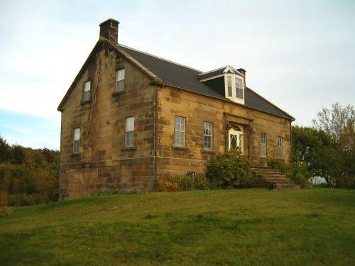 Side perspective, Peter Smyth House, Port Hood, 2004.; Heritage Division, Nova Scotia Department of Tourism, Culture and Heritage, 2004