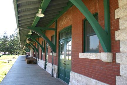 Detail of eaves and brackets on the Dauphin Canadian National Railway Station, Dauphin, 2005; Historic Resources Branch, Manitoba Culture, Heritage & Tourism, 2005