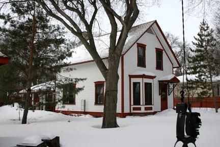 View of the main elevations from the northeast of the Colcleugh House, Selkirk, 2005; Historic Resources Branch, Manitoba Culture, Heritage, Tourism and Sport, 2005