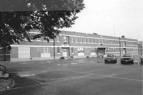 View of main elevation of Former Gunnery School, 1989.; Agence Parcs Canada/Parks Canada Agency, Ian Doull, 1989.