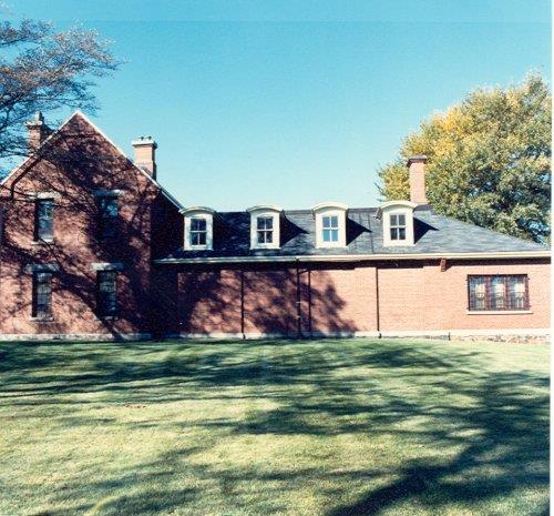 Exterior photo; Canadian Forces photo, 1989