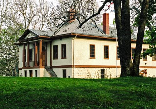 Side view of Annapolis County Court House showing its central door, the hipped roof and surviving side chimney, 2005.; Parks Canada Agency / Agence Parcs Canada, I Doull, 2005.