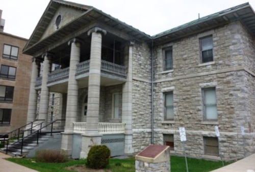 Exterior photograph of the portico; Parks Canada / Parcs Canada, HRS, 2013