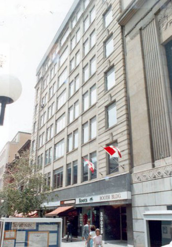 A view of the Booth Building from Sparks Street; Public Works Canada / Travaux Publics, 1985.