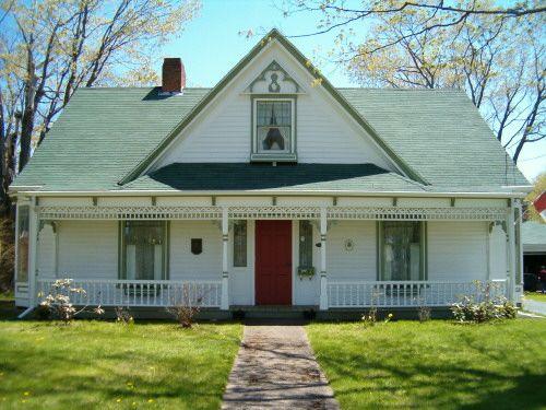Front Elevation, John Logan Doggett House, Truro, 2004.; Heritage Division, Nova Scotia Department of Tourism, Culture and Heritage, 2004