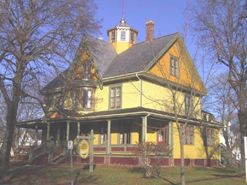 Showing south and east elevations; MacNaught History Centre and Archives, Natalie Griffith, 2005