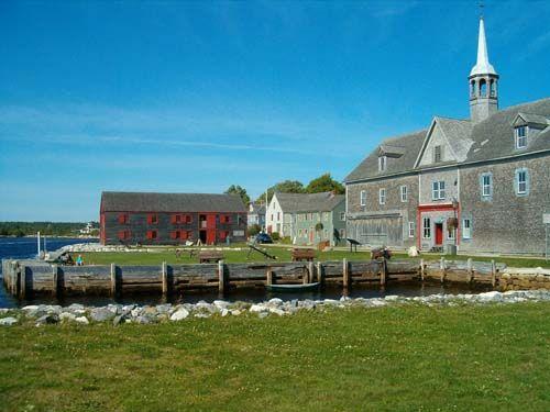 The Dory Shop in context on Dock Street, Shelburne, NS, 2005.; Heritage Division, NS Dept. of Tourism, Culture and Heritage, 2005.