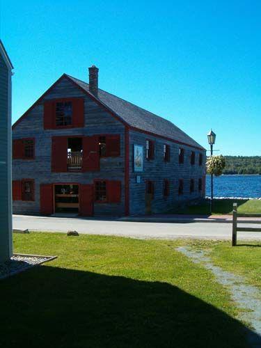 The Dory Shop, side and front elevations from Dock Street, Shelburne, NS, 2005.; Heritage Division, NS Dept. of Tourism, Culture and Heritage, 2005.