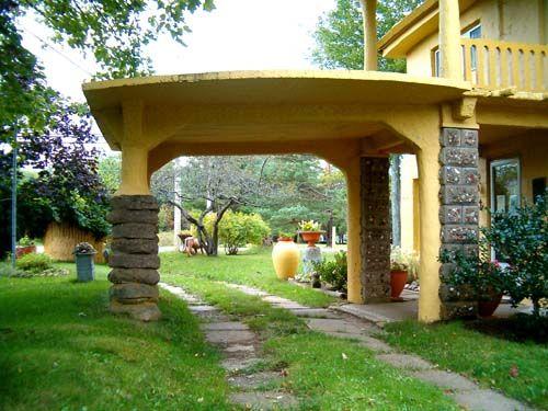 Main entrance, Charles Macdonald House, Centreville, NS, 2005.; Heritage Division, NS Dept. of Tourism, Culture and Heritage, 2005.