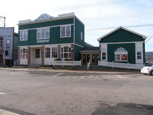 207/209 St. George Street (King's Theatre), Annapolis Royal, N.S., north east elevation, 2005.; Heritage Division, NS Dept. of Tourism, Culture and Heritage, 2005
