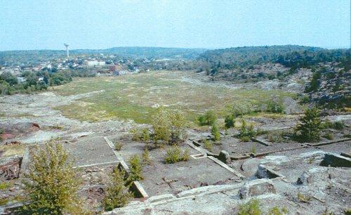 Aerial view of the Cobalt Mining District, 2001.; Andrew Waldron, Agence Parks Canada Agency, 2001.