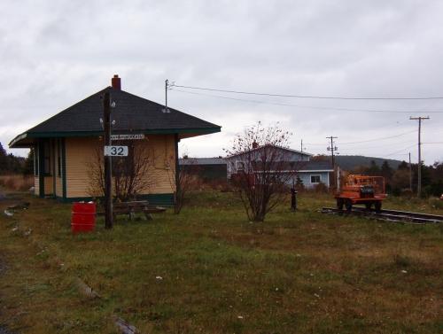 Side view of the Gordon G. Pike Railway Station, looking North.; HFNL/ Deborah O'Rielly 2005