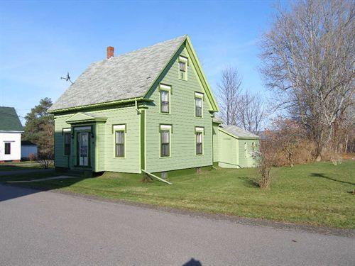 138 Ritchie Street, Annapolis Royal, N.S., south east elevation, 2005.; Heritage Division, NS Dept. of Tourism, Culture and Heritage, 2005								
