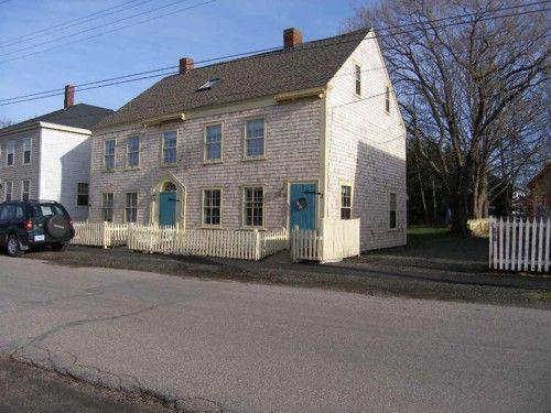 162-164 St. George Street, Annapolis Royal, N.S., southwest elevation, 2005.; Heritage Division, NS Dept. of Tourism, Culture and Heritage, 2005