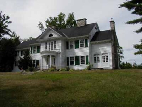 General view of Gillies Grove showing its two-storey symmetrically organized main and garden facades with recessive side wings.; Parks Canada | Parcs Canada.