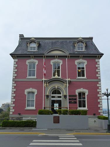 General view of Malahat Building, showing its three-bay facade with central entry, 2011.; Parks Canada Agency / Agence Parcs Canada, Andrew Waldron, 2011.