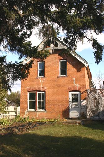 View of the manse, from the west, of the Sidney United Church and Manse site, Sidney, 2005; Historic Resources Branch, Manitoba Culture, Heritage and Tourism, 2005