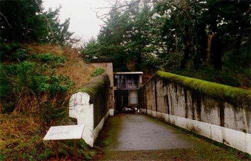 General view of the entrance to the Searchlight Engine Room (out of sight to the left) and also showing the entrance to the tank room at the end, 1997.; Parks Canada Agency / Agence Parcs Canada, J. Mattie, 1997.
