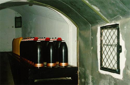 Interior of Magazine of the Lower Battery showing the left side of the shell storage area, 1997; Agence Parcs Canada / Parks Canada Agency, J. Mattie, 1997.