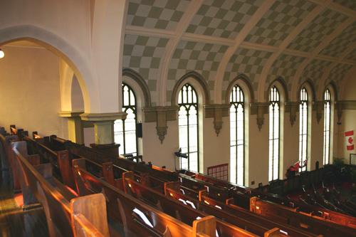 Interior view of the nave of Knox United Church, Winnipeg, 2005; Historic Resources Branch, Manitoba Culture, Heritage and Tourism, 2005