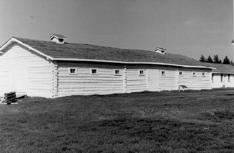 General view of the Stable, Building 6, 1972.; Agence Parcs Canada / Parks Canada Agency, 1972.
