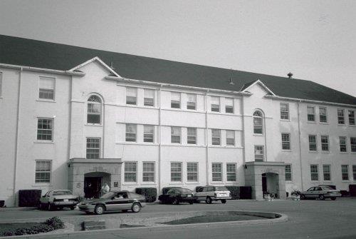 Exterior Photo; (Environment Canada, Canadian Parks Service, Architectural History Branch, J. Adell, 1989.)