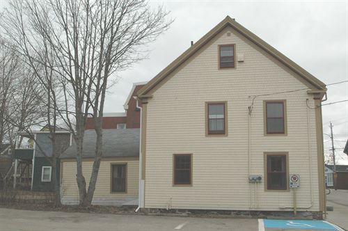 Side elevation of Journeay house, Annapolis Royal, Nova Scotia.; Heritage Division, NS Dept. of Tourism, Culture and Heritage, 2007