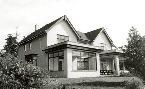 Exterior photo; (E. Mills, Canadian Parks Serice, Architectural History Branch, 1992.)