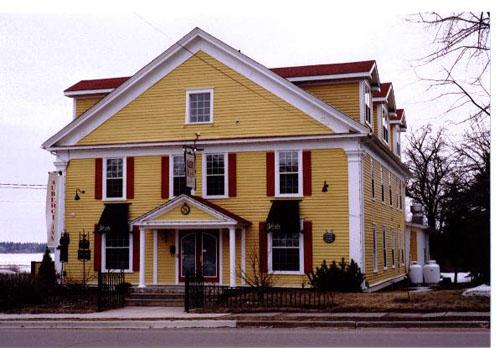 Auberge Gabrièle Inn, front view; Town of Shediac