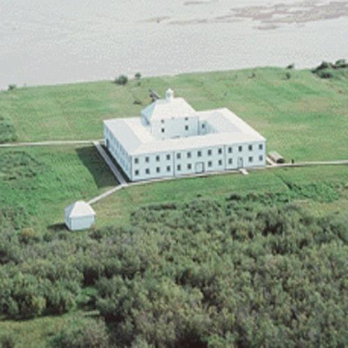 Arial view of York Factory, showing the grounds of the post and its immediate surroundings, cleared of encroaching vegetation, 1990.; Parks Canada Agency/Agence Parcs Canada, H.07.73.09.01(02), 1990.