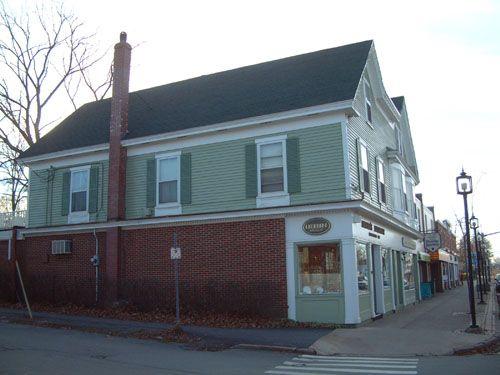 Side elevation, Herbin's Jewellers, Wolfville, NS, 2005.; Heritage Division, NS Dept. of Tourism, Culture and Heritage, 2005