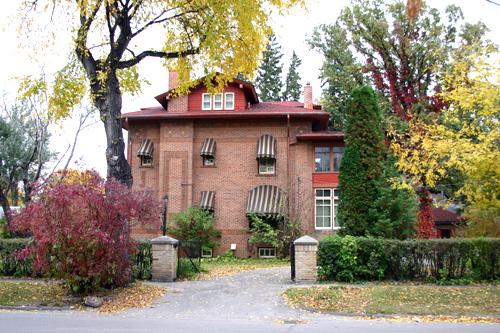 Primary elevation, from the north, of the Taylor House, Portage la Prairie, 2005; Historic Resources Branch, Manitoba Culture, Heritage, Tourism and Sport, 2005